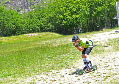 Escuela de Cross Skating Somport Roller todoterreno Quieres seguir disfrutando del circuito de Somport en verano? Ven a descubrir el “Cross Skating” o “Roller todoterreno” y disfruta de una actividad diferente en un entorno único, el Parque Nacional de los Pirineos franceses.