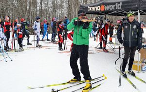 Biathlón láser Da un paso más e introdúcete en el fascinante mundo del Biathlón Láser. Te fascinará el hecho de poder combinar el esquí de fondo con el tiro con carabina. Única escuela en el Pirineo en ofrecer clases de esta disciplina.