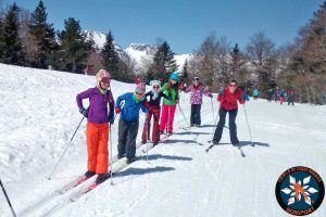 Especial colegios y grupos: un día en la nieve Aprendizaje del esquí nórdico, juegos en la nieve y conocimiento del entono en una jornada lúdica y educativa en plena naturaleza.