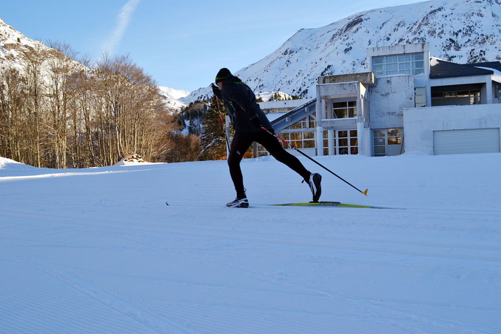 La Escuela Esquí Nórdico Somport (EENS) es una empresa especializada en la enseñanza del Esquí de Fondo y otras disciplinas Nórdicas como el biathlón o las excursiones con raquetas de nieve.