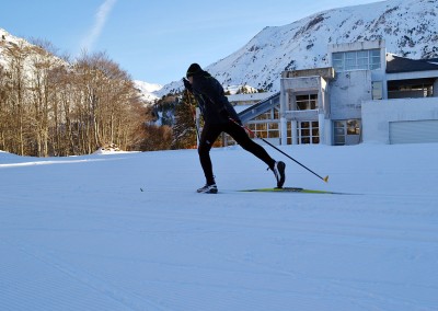La Escuela Esquí Nórdico Somport (EENS) es una empresa especializada en la enseñanza del Esquí de Fondo y otras disciplinas Nórdicas como el biathlón o las excursiones con raquetas de nieve.