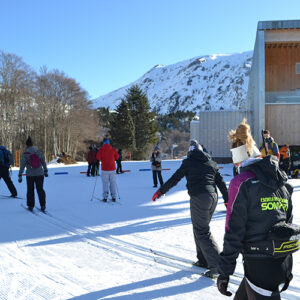 GRUPOS Cursos y grupos de iniciación y perfeccionamiento tanto en técnica clásica como patinador (skating): SKI4, TRIBU...