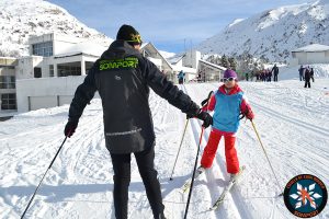 Cursos grupos SKI-4 Disfruta de un curso de 2 ó 4 días consecutivos dirigido a grupos reducidos que quieran iniciar o perfeccionar su nivel de esquí a un precio económico.