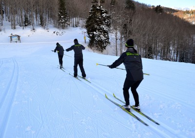 La Escuela Esquí Nórdico Somport (EENS) es una empresa especializada en la enseñanza del Esquí de Fondo y otras disciplinas Nórdicas como el biathlón o las excursiones con raquetas de nieve.